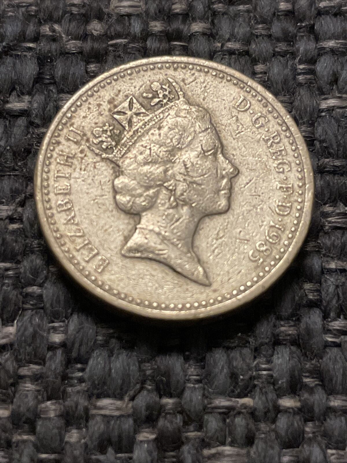 1985 Uk British Pound Coin Elizabeth Ii (leek And Royal Diadem Reverse)